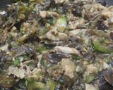 Foto del paso 3 de la receta: Salteado de pollo,🍗calabacin y champiñón en hojas de lechuga🥬🍄🟫🧅