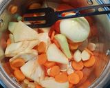 Gyors csirkehúsleves borsóval recept fázis 4 fotója