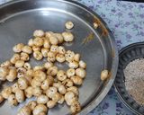 A picture of step 3 of Makhana revdl sesame seeds coated (til).