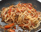 Foto del paso 5 de la receta: Espaguetis con toque oriental