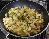 Foto del paso 3 de la receta: Wok de Zapallitos, acompañado por pasta👌🏻