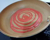 Foto langkah ke 4 dari resep Dadar Gulung Aneka Motif.
