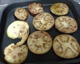 Foto del paso 1 de la receta: Tostas de verduras asadas con lomo embuchado