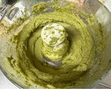 A picture of step 4 of Cookpad Valentine Matcha Heart Cake.