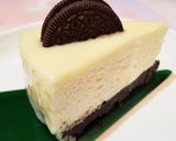 A picture of step 10 of White Chocolate Oreo Cheesecake.