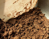 Foto del passaggio 2 della ricetta Torta quattro quarti con pere al vino rosso e cacao