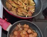 Virslis paradicsomos, cheddar sajtos, zsírban-vajban sült krumpli, a kedvenc 15 perces esti snacked recept fázis 1 fotója
