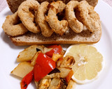 Foto del paso 6 de la receta: Mi bocata de calamares rebozados con guarnición