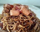 Gambar langkah 7 resipi Super Easy Fried Kway Teow + Sosej 😁.