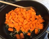 Une image de l'étape 4 de Carottes à la rhubarbe et 7 épices.