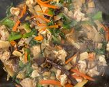 A picture of step 4 of Chicken & Shrimp Noodles.