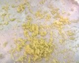 Foto del paso 3 de la receta: Galletitas de harina integral con avena y manzanas picadas aptas para diabéticos
