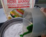 Foto langkah ke 2 dari resep Kue putu dengan cetakan.