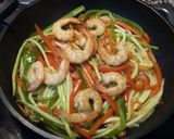 Foto del paso 7 de la receta Tallarines de verduras con gambas en su salsa