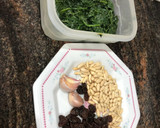 Foto del paso 1 de la receta: Espinacas a la catalana