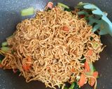 Foto langkah ke 4 dari resep Mie goreng jawa.