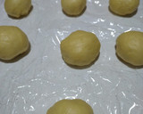 Foto langkah ke 2 dari resep Roti Goreng Kepang Isi Pisang.