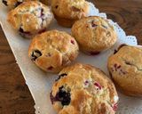 Muffin - macadamia, fehér csoki, málna és áfonya 😋👌 recept fázis 6 fotója