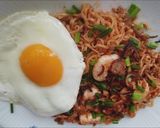 รูปขั้นตอนการทำที่ 4 ของ มาม่าทรงเครื่อง​ไข่ดาว