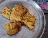 A picture of step 3 of Paneer ka pakoda.