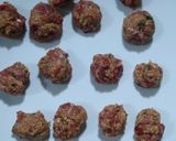 A picture of step 1 of Meatballs in tomato sauce.