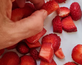 Foto del paso 1 de la receta: Helado cremoso de frutilla 🍓 versión saludable 🍓🥛 solo 2 ingredientes