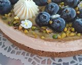 Foto del passaggio 7 della ricetta Cheesecake ai mirtilli e pistacchio