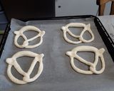 Foto del passaggio 14 della ricetta Bretzel senza glutine