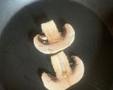 Foto del paso 8 de la receta: Tallarines de calabacín con salsa de champiñones, cebolla y queso