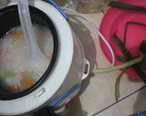 Foto langkah ke 2 dari resep Bubur sayur ala anak kosan.