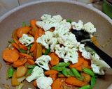 Foto langkah ke 3 dari resep 1004. Oseng Sayur Pelangi.