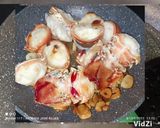 Foto del paso 10 de la receta: Langosta al ajillo con huevos fritos y patatas panadera