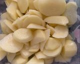 Foto del paso 1 de la receta: Tortilla de patatas con cebolla