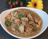 A picture of step 4 of Dahi chicken.
