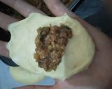 Foto langkah ke 4 dari resep Roti goreng isi daging untuk jualan.