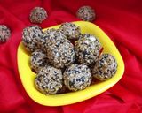 सफेद और काले तिल के सौफ्ट लड्डु (White & Black Til Ke Soft Ladoo ki recipe in hindi) रेसिपी चरण 9 फोटो