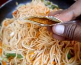 A picture of step 5 of Chow mein.