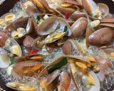 炒海瓜子 Stir Fried Clams with Basil的食譜步驟5照片