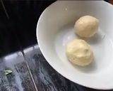 Foto del passaggio 1 della ricetta Pol roti (piadina al cocco) con cipolle in agrodolce di Dinusha