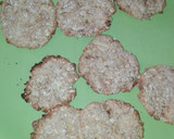Foto del paso 5 de la receta: Galletas de avena (sin azúcar ni harina)