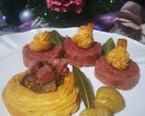 Foto del passaggio 8 della ricetta Cotechino con nidi di purè, lenticchie, funghi e castagne✨