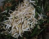Foto langkah ke 5 dari resep Oseng-oseng Genjer Tauge.