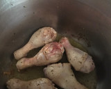 Foto del paso 3 de la receta: Muslitos de pollo con tomate