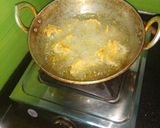 A picture of step 2 of Onion pakora.