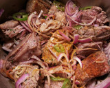 Foto del paso 6 de la receta: Costillar de ternera con patatas, habas y guisantes