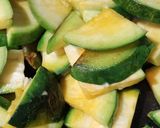 Foto del paso 1 de la receta: Revuelto de zapallitos verdes y huevos