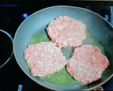 Foto del paso 2 de la receta: Filetes rusos en salsa de tomate