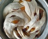 Foto del paso 5 de la receta: Pan casero relleno con pasas de uva y dulce de batata🧉