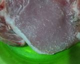 Foto del paso 1 de la receta: Costeletas de cerdo con salsa roja y huevo