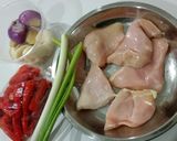 Foto langkah ke 1 dari resep Ayam Suwir Sambal Bawang.